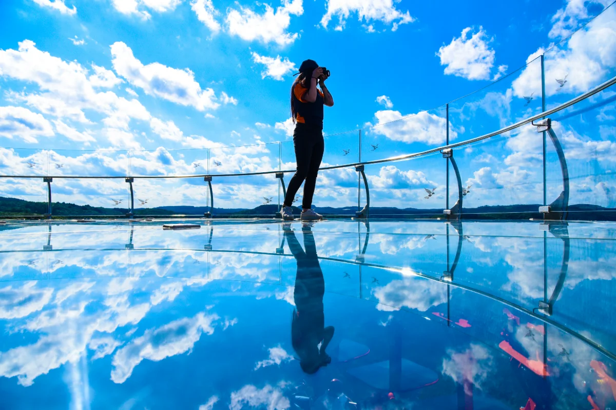 Amigas se divertindo no Ousado, atração do Skyglass!