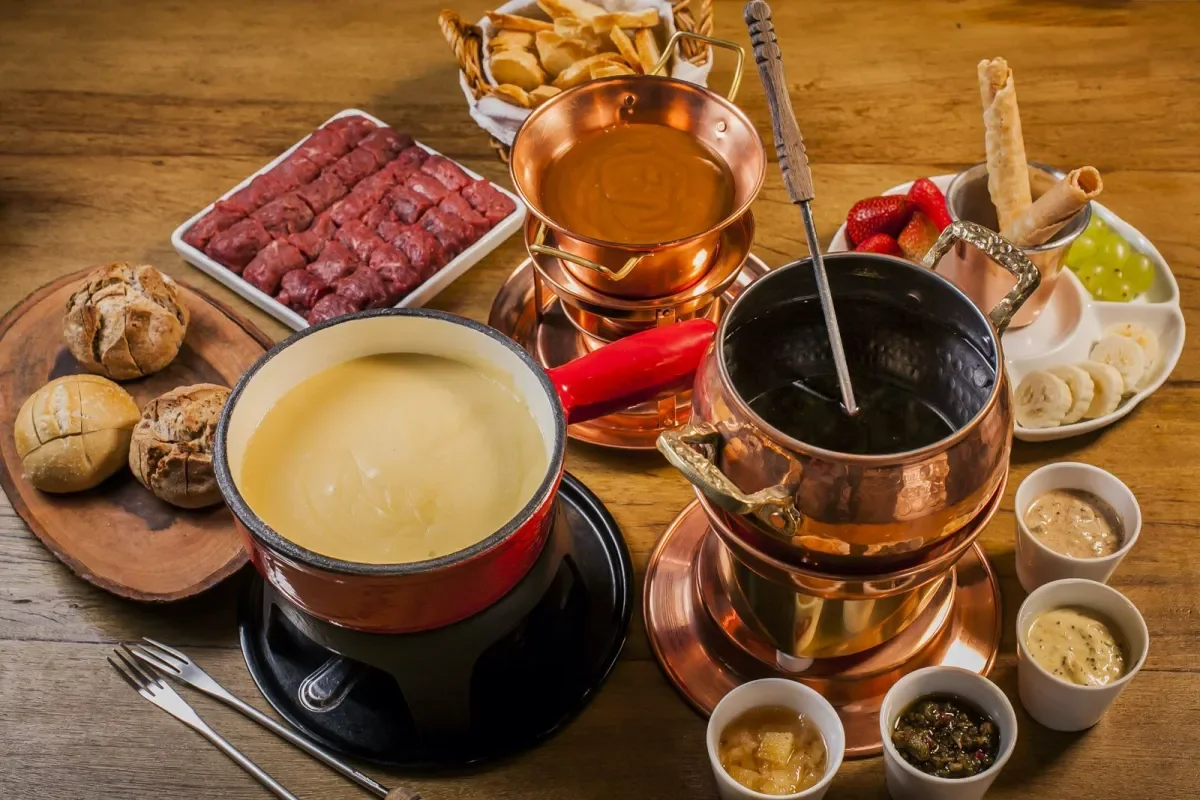 Conjunto que compõe o fundue do Chalézinho com sua opção especial que a carne no vinho!
