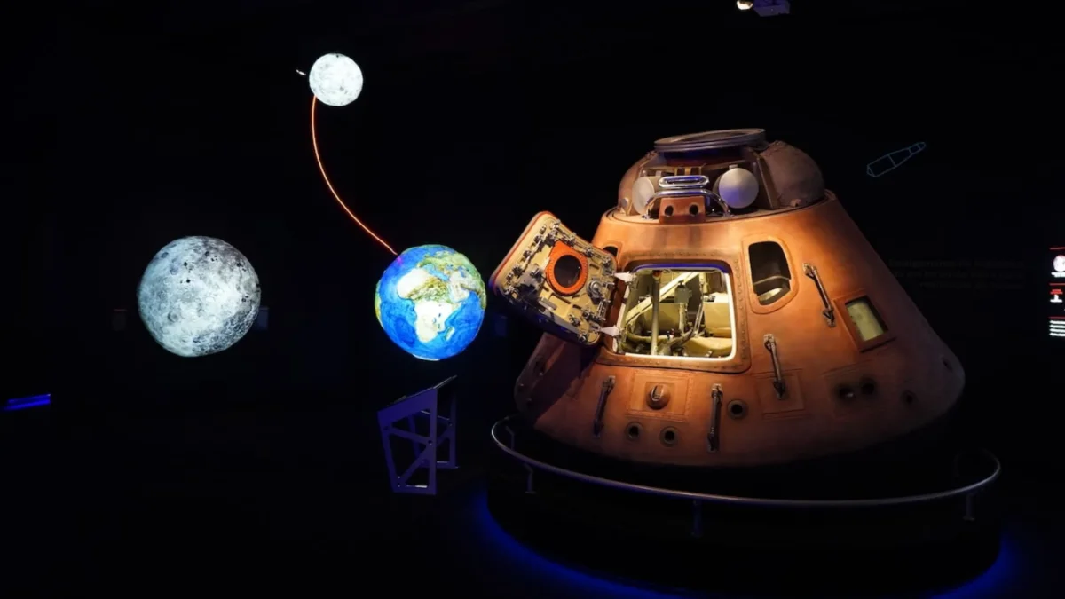 Vista da entrada do parque Space e do Foguete da Nasa!